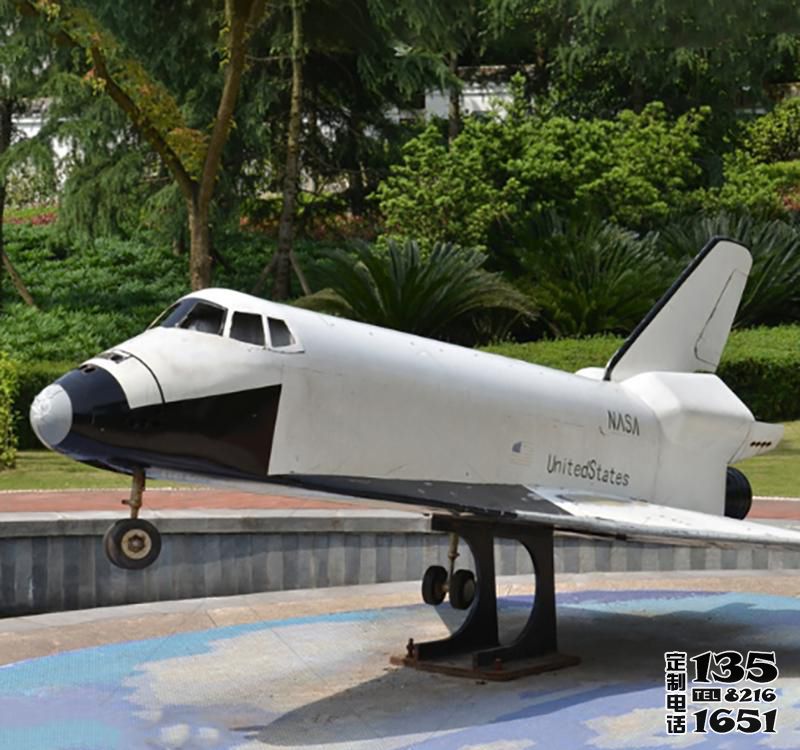 玻璃鋼仿真大型公園戶(hù)外飛機(jī)雕塑