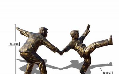 花園廣場(chǎng)兒童嬉戲摔跤玻璃鋼仿銅雕塑