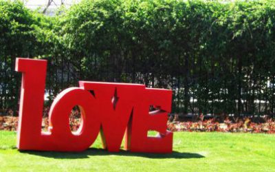 公園玻璃鋼彩繪love雕塑