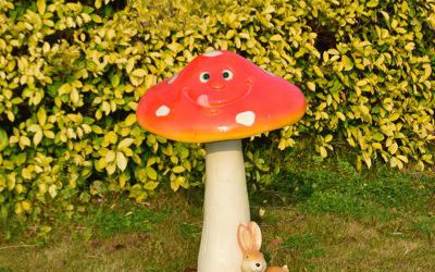 公園創意玻璃鋼微笑蘑菇雕塑