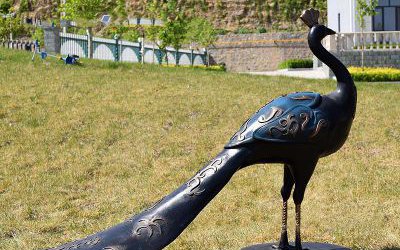 戶外草坪玻璃鋼仿銅孔雀雕塑