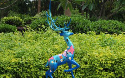 戶外景觀玻璃鋼彩繪卡通梅花鹿雕塑