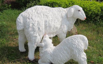 公園景區(qū)玻璃鋼仿真綿羊雕塑