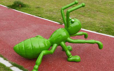 體育廣場(chǎng)玻璃鋼綠色螞蟻雕塑