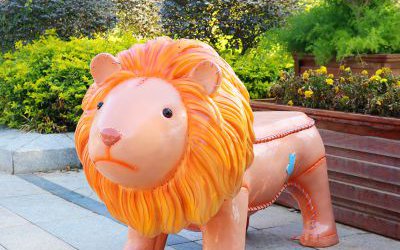 動(dòng)物園玻璃鋼彩繪卡通獅子雕塑