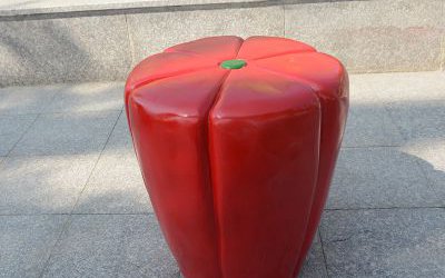 商場創(chuàng)意玻璃鋼卡通座椅雕塑