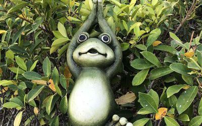 景區創意玻璃鋼青蛙雕塑