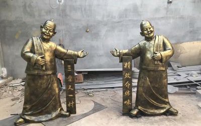 步行街賣(mài)小吃玻璃鋼仿銅迎賓人物雕塑