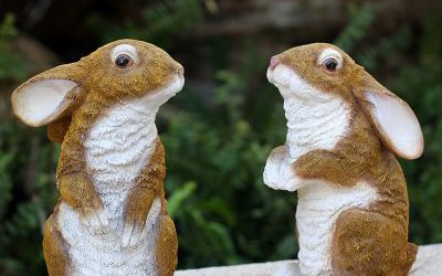 景區玻璃鋼彩繪仿真兔子雕塑