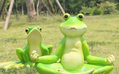 草坪玻璃鋼創意卡通青蛙雕塑