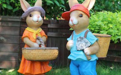 玻璃鋼彩繪戶外草坪仿真動物兔子雕塑