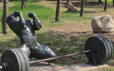 廣場公園舉重運(yùn)動員玻璃鋼仿銅雕塑
