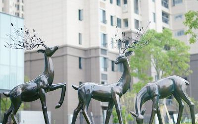 別墅小區(qū)玻璃鋼仿銅三只梅花鹿雕塑
