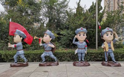 戶外廣場創意玻璃鋼卡通園林裝飾品美陳擺件小紅軍雕塑