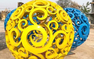 廣場不銹鋼彩繪鏤空球雕塑