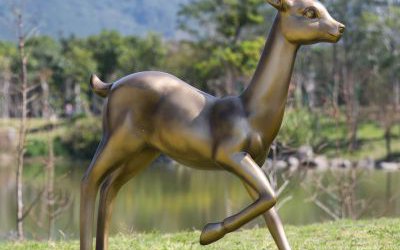 池塘草坪創意玻璃鋼仿銅一只梅花鹿雕塑