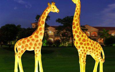 玻璃鋼彩繪戶外公園照明長(zhǎng)頸鹿雕塑