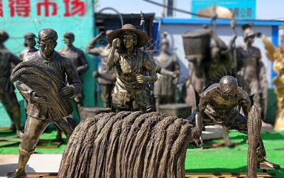 廣場在田地收麥子干農活的農耕人物玻璃鋼仿銅雕塑