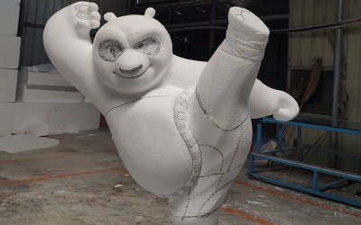 商場(chǎng)創(chuàng)意玻璃鋼卡通功夫熊貓雕塑