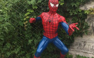 電影院玻璃鋼仿真戶外蜘蛛俠雕塑