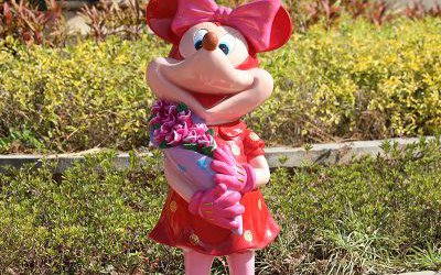 迪士尼游樂場(chǎng)玻璃鋼卡通米妮雕塑