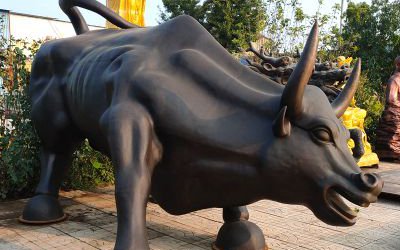 廣場大型動物景觀擺件玻璃鋼仿銅農(nóng)耕牛雕塑