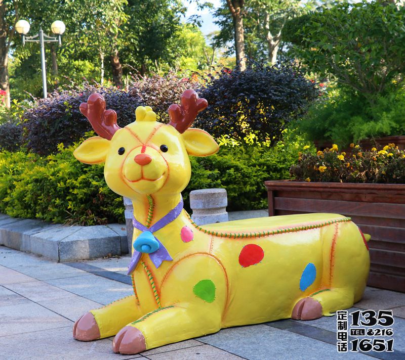 公園景區(qū)玻璃鋼卡通梅花鹿雕塑 公園景區(qū)玻璃鋼卡通梅花鹿雕塑