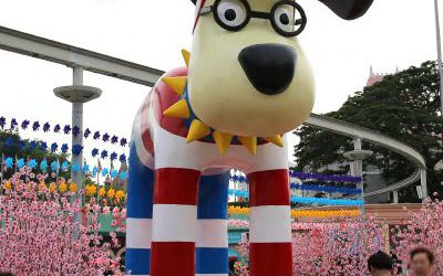 景區(qū)大型玻璃鋼彩繪卡通狗雕塑