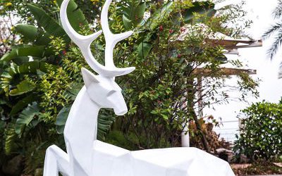 公園玻璃鋼臥著的幾何梅花鹿雕塑