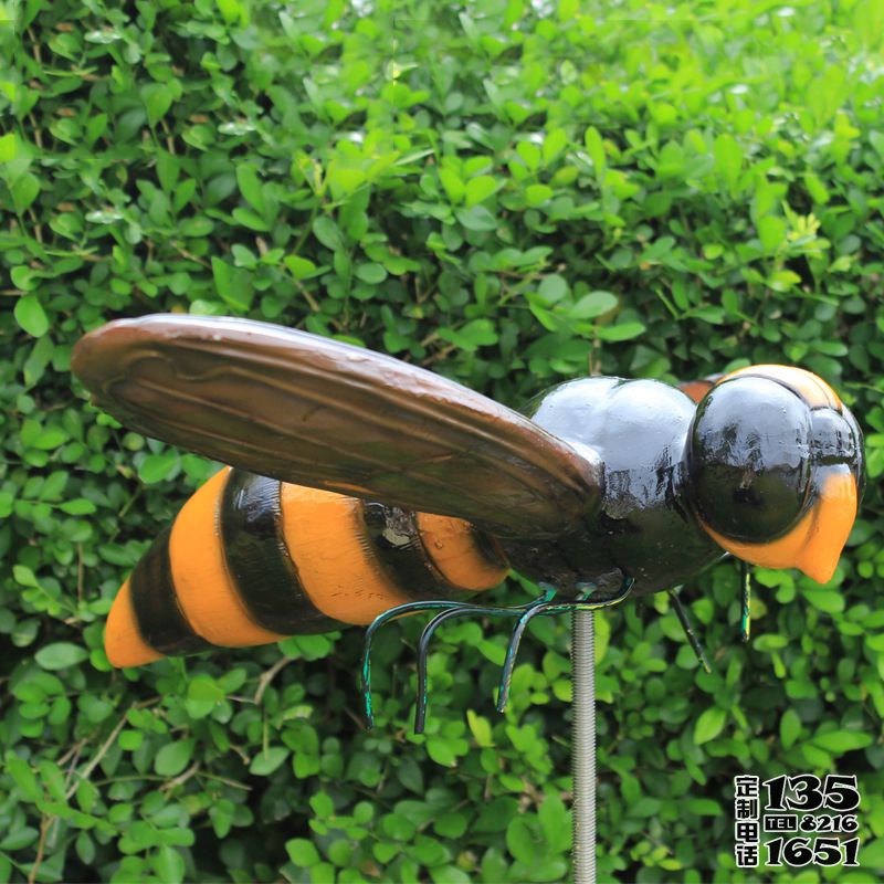 學(xué)校公園小區(qū)草坪彩繪玻璃鋼卡通蜜蜂雕塑 學(xué)校公園小區(qū)草坪彩繪玻璃鋼卡通蜜蜂雕塑