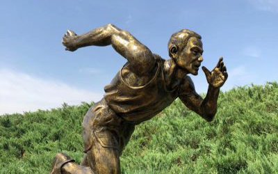 校園廣場跑步人物玻璃鋼仿銅雕塑