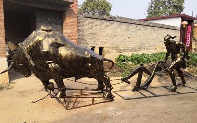 城市街道玻璃鋼仿銅農耕牛擺件