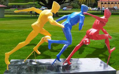 校園體育場(chǎng)所玻璃鋼幾何抽象跑步的人物景觀