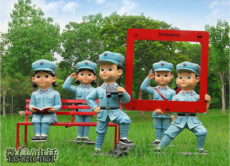 園林拍照打卡玻璃鋼卡通八路軍戰(zhàn)士雕塑 園林拍照打卡玻璃鋼卡通八路軍戰(zhàn)士雕塑